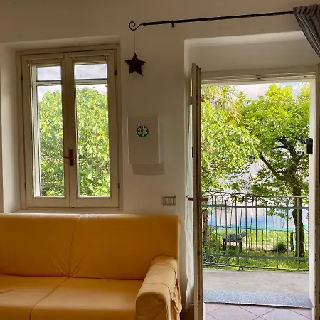 Pieds Dans L'eau * Lisanza